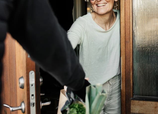 Woman accepts her thanksgiving doordash kroger order