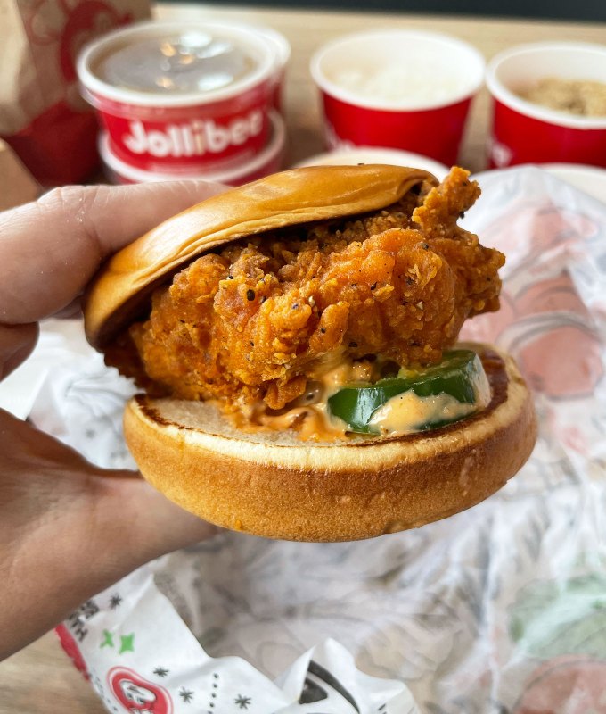 best fast food spicy chicken sandwiches: jollibee spicy chicken sandwich