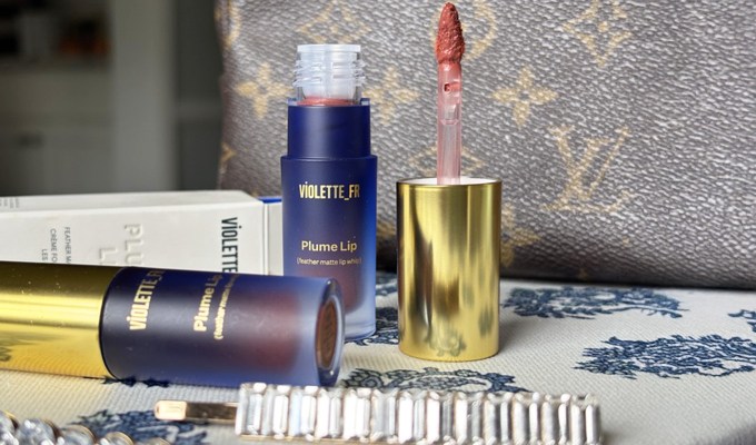 blurred lip French women: Vilette_Fr Plume lip