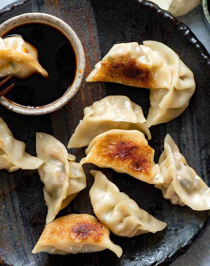 traditional chinese new year foods: chinese dumplings