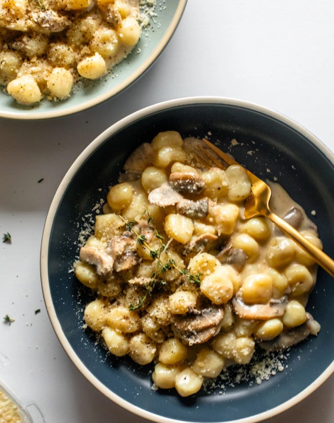 easy gnocchi recipes: gnocchi with creamy mushroom sause