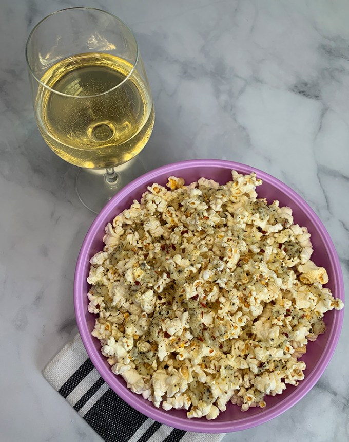 easy snacks to make at home: garlic parmesan popcorn