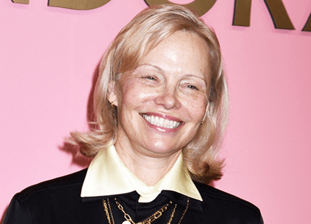 pam anderson golden globes 2026